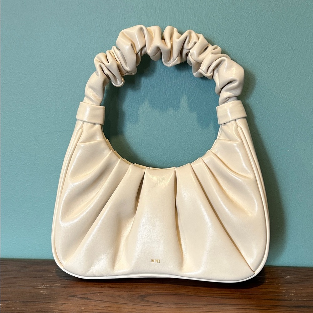 🔥🆕🔥 JW PEI Gabbi Ruched Hobo Bag - Ivory White Vegan Leather